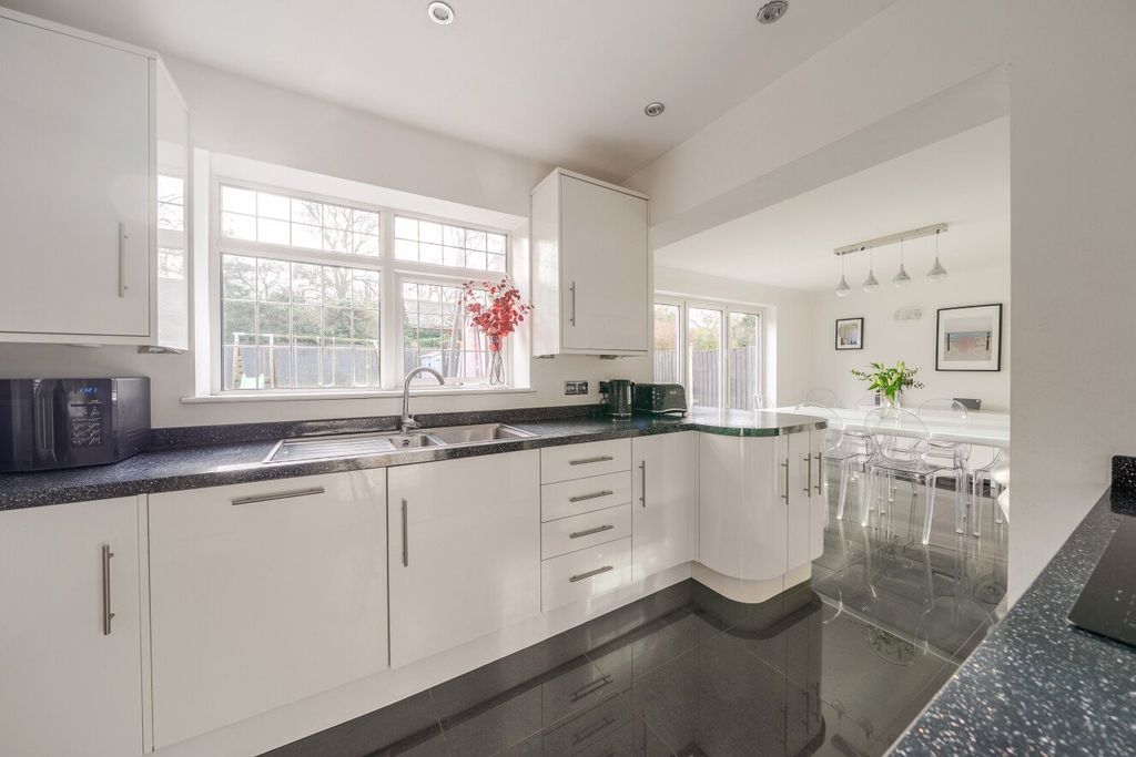 Property photo 3 of 21 Picture No. 11