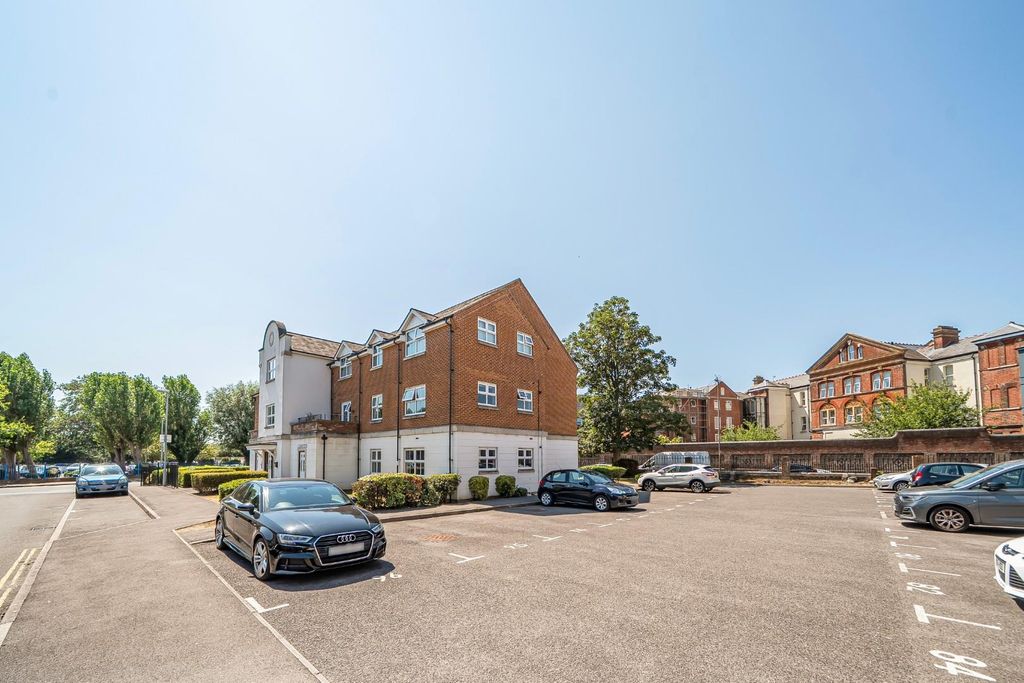 Property photo 1 of 15 1488466-21-6A4E34B8B0Af2.Jpg
