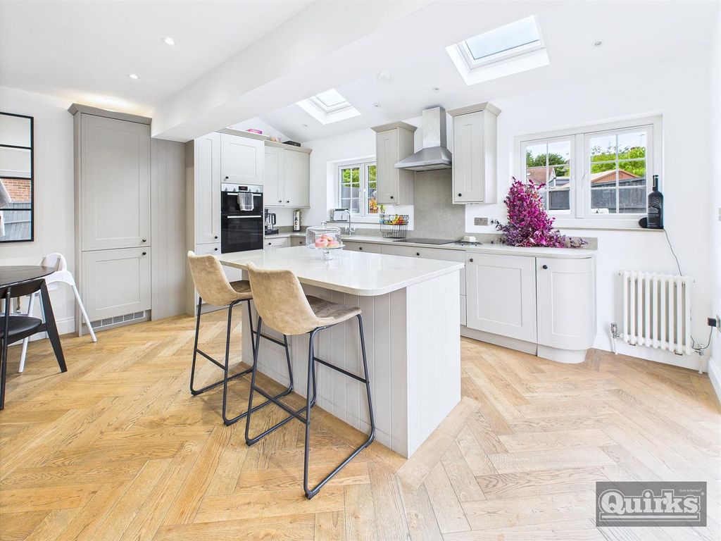 Property photo 3 of 15 Cam02342G0-Pr0121-Still006.Jpg