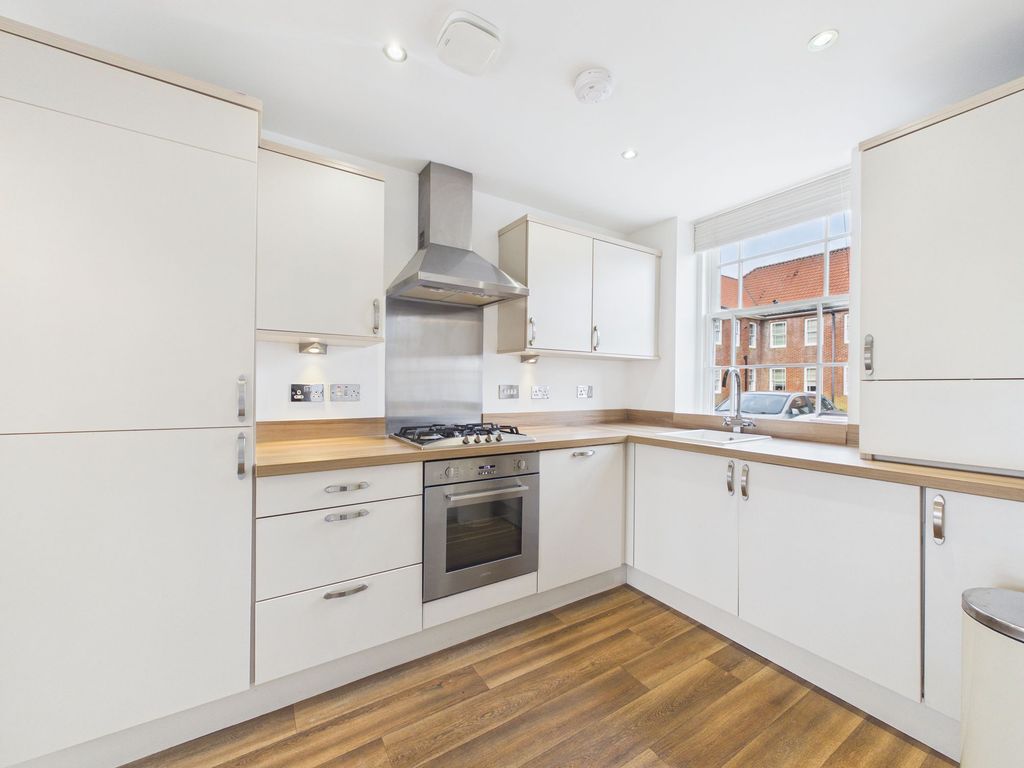 Property photo 3 of 12 Kitchen