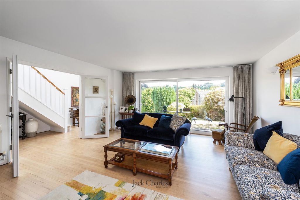 Property photo 1 of 25 4 Culver Drive, Oxted, Rh8 9Hp 006.Jpg