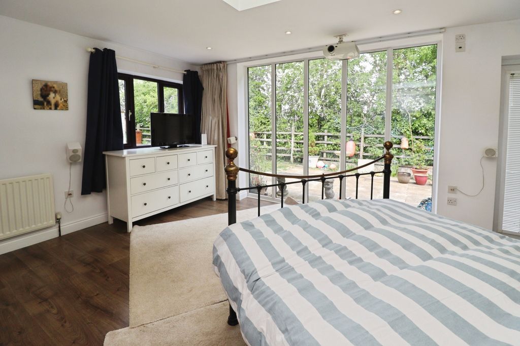 Property photo 2 of 22
