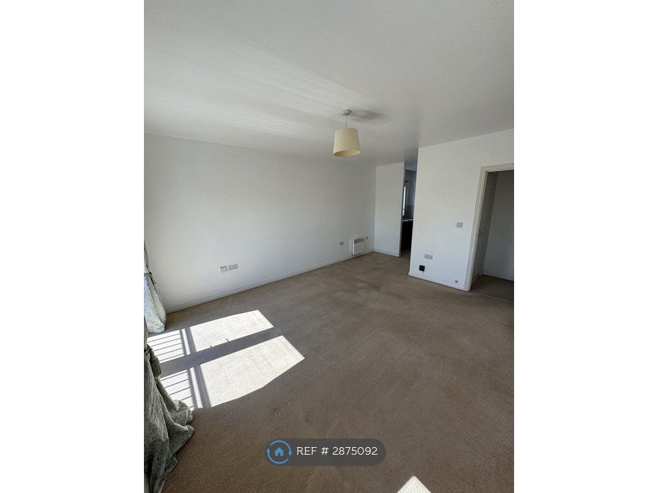 Property photo 3 of 11 Living Room