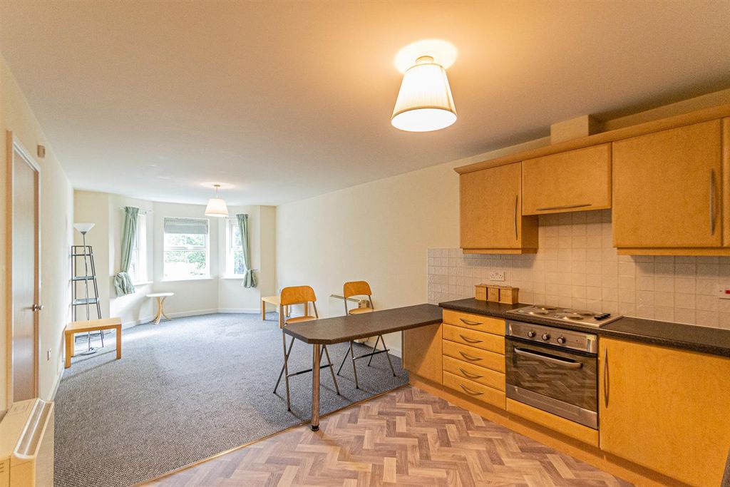 Property photo 3 of 6 Kitchen / Dining
