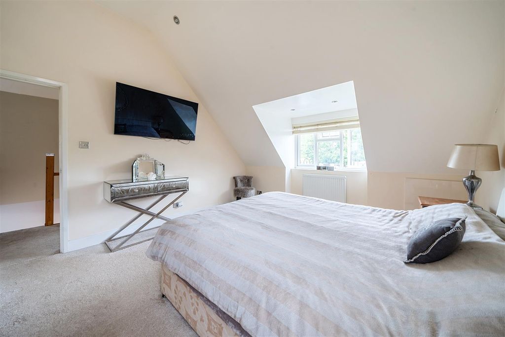 Additional image 12 of 4 bed detached house for saleStroud Farm Road, Holyport, Maidenhead SL6