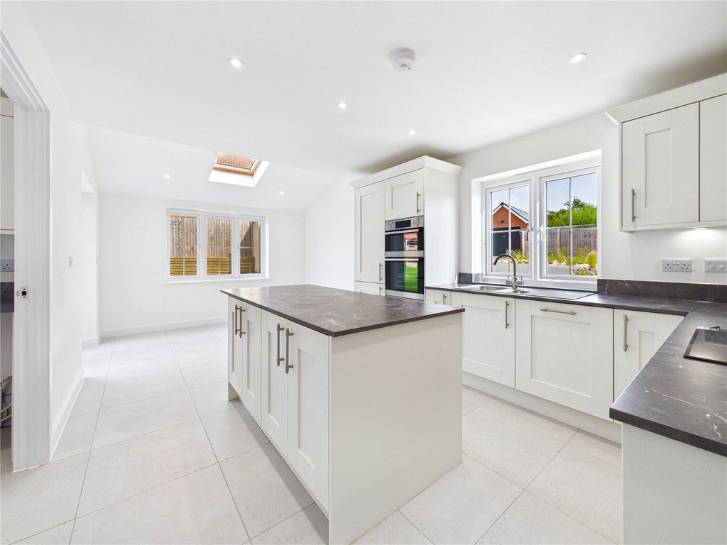 Property photo 2 of 15 Picture No. 33