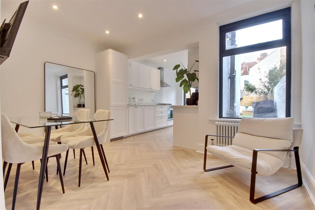 Property photo 3 of 24 74Ebc191-385D-4955-B916-F8Bf2CD8C2C5_1_201_A.Jpeg