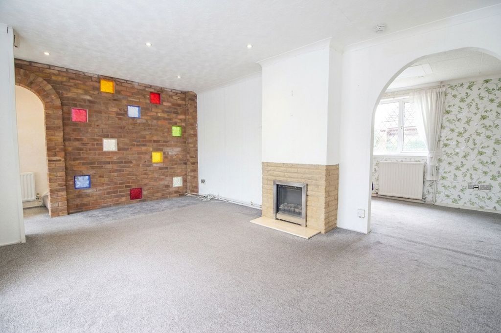 Property photo 2 of 15 Lounge