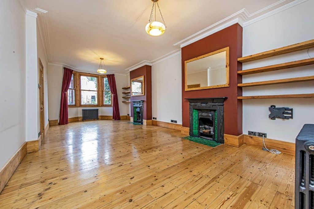 Property photo 2 of 11