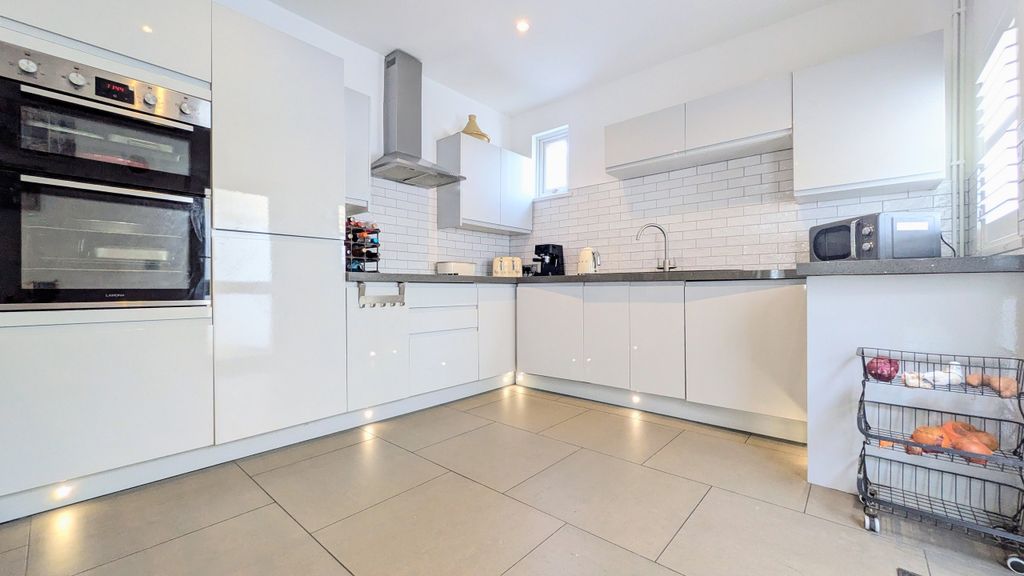 Property photo 3 of 21 Pxl_20260320_104533322.Mp~2