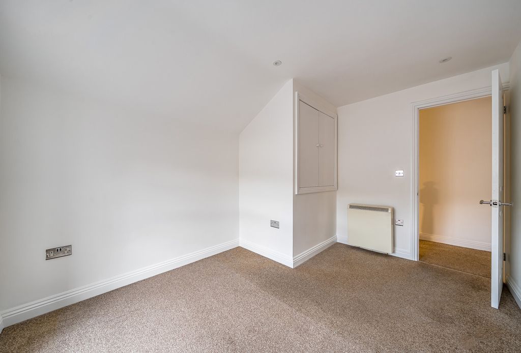 Property photo 3 of 14 1345065-11-68Add7...