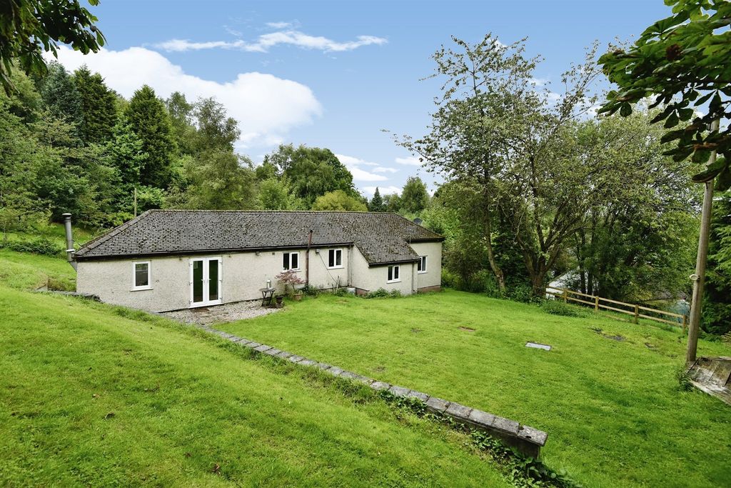 Property photo 1 of 14 Externally: