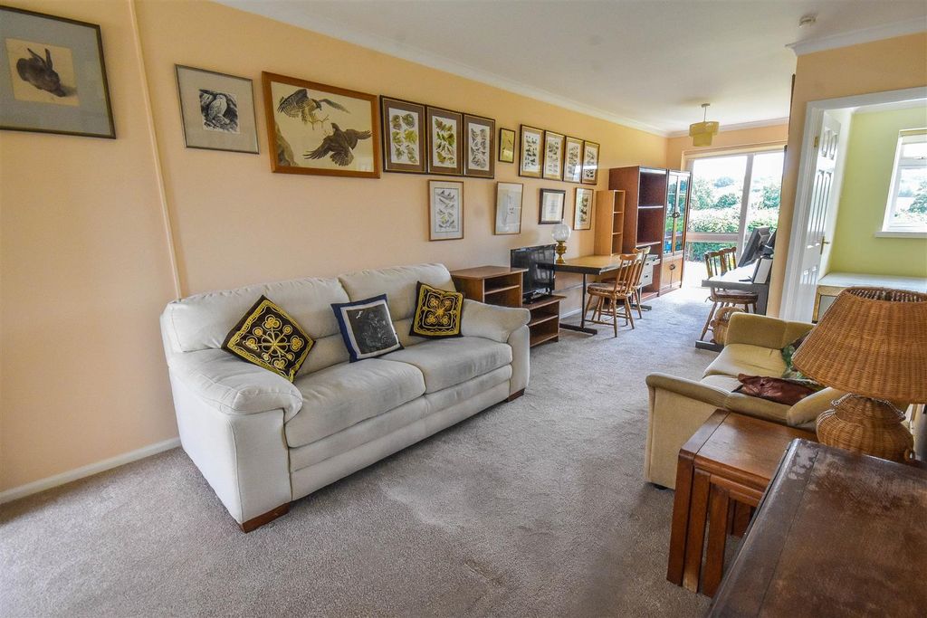 Property photo 2 of 11 Lounge/Dining Room