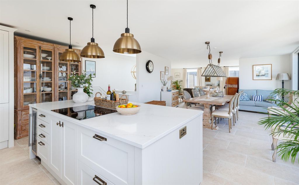 Property photo 1 of 50