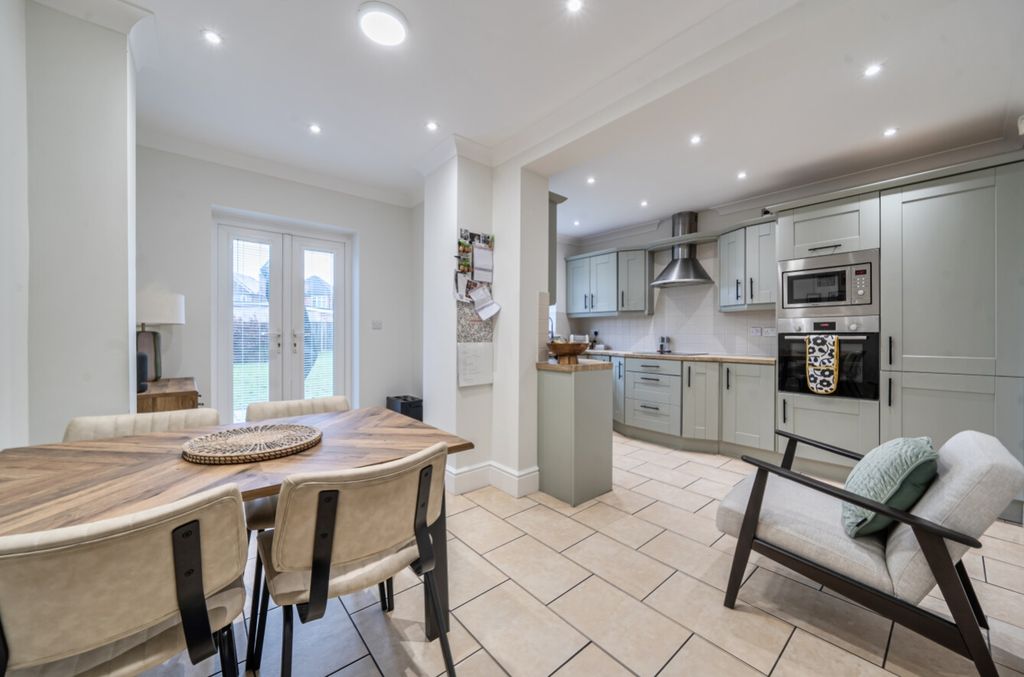 Property photo 2 of 20 1403817-19-697Cace0ee3Dd