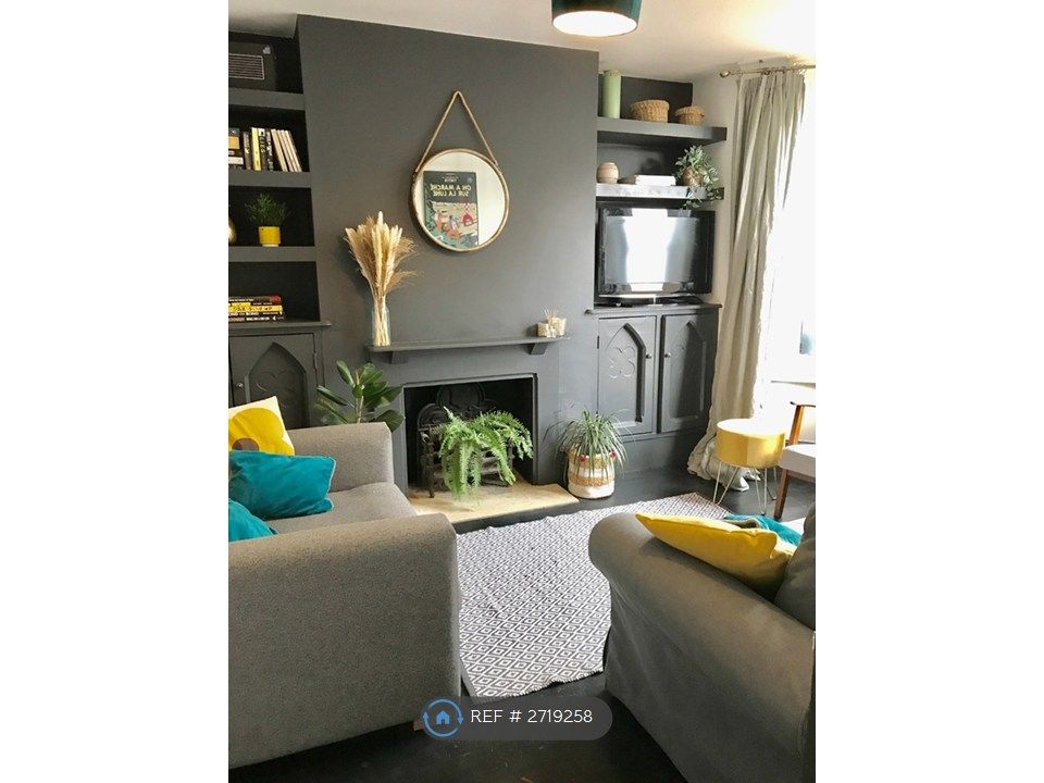 Property photo 1 of 10 Comfortable Sitting Room With Optional Sofa Bed