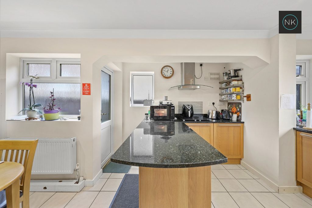 Property photo 2 of 29 4909684