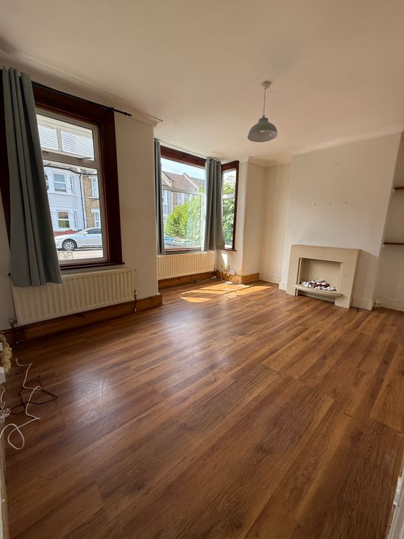 Property photo 2 of 8