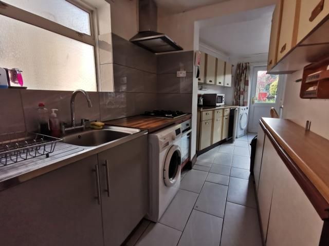 Property photo 2 of 10 Kitchen