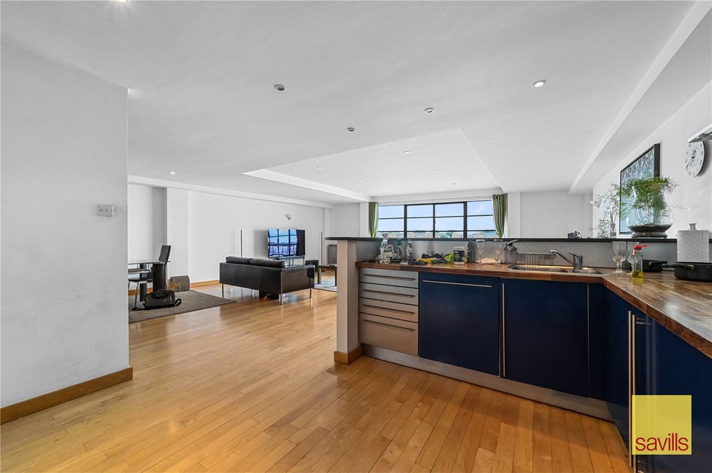 Property photo 2 of 22 Kitchen/Reception