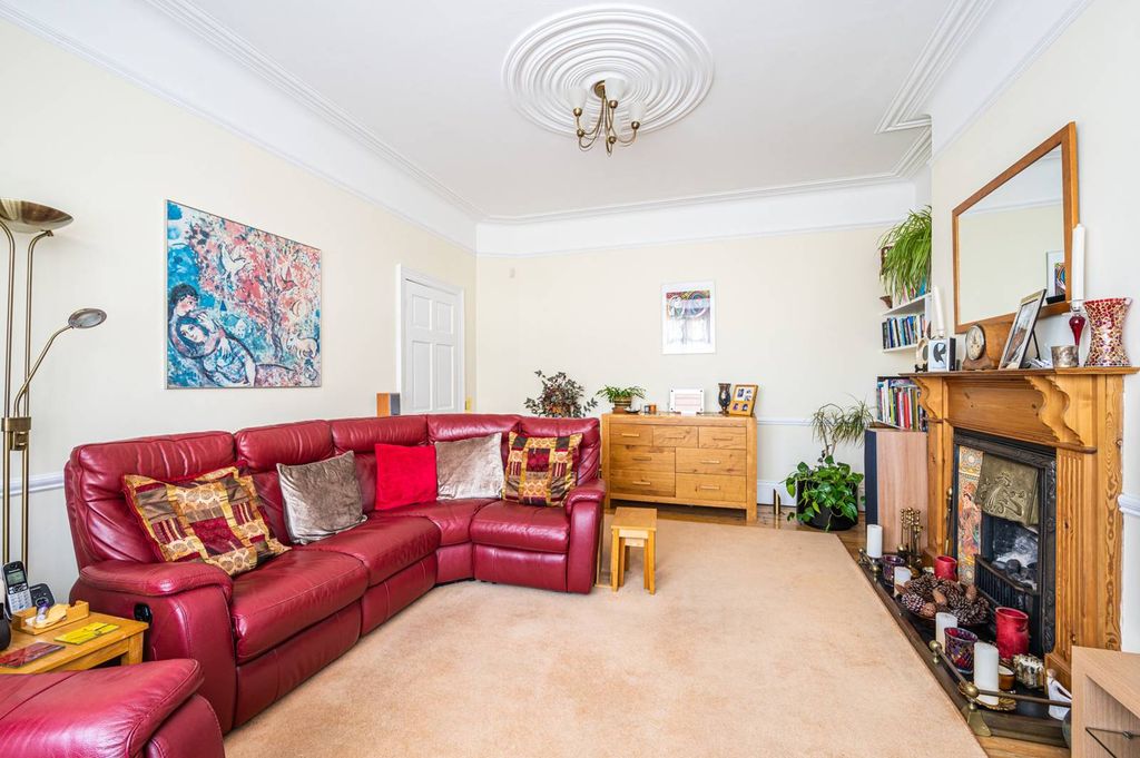 Property photo 2 of 25