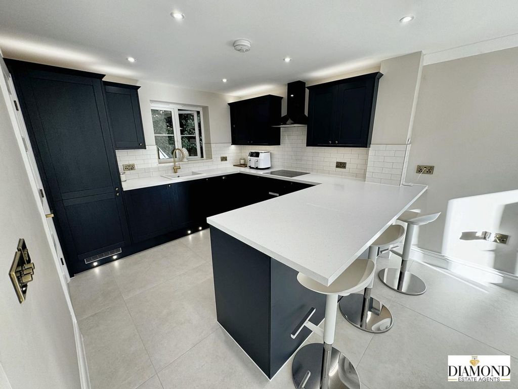 Property photo 2 of 24 Kitchen/Breakfast/Dining Area