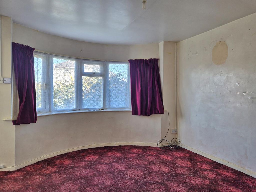 Property photo 3 of 11 20250331_143407_Resized.Jpg