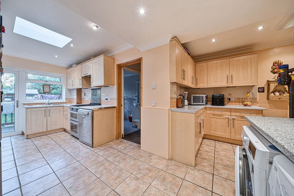 Property photo 3 of 21 Picture No. 15