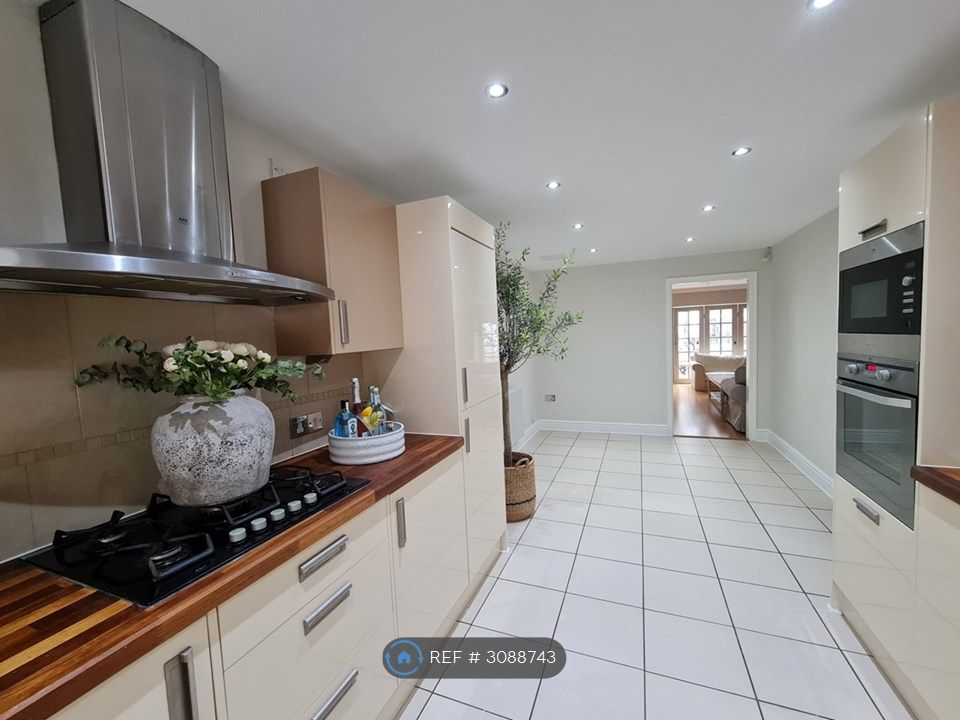 Property photo 3 of 35 Kitchen