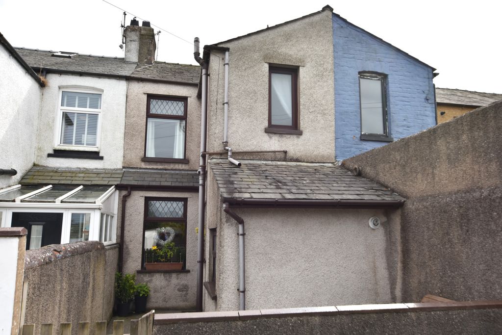 Property photo 2 of 35