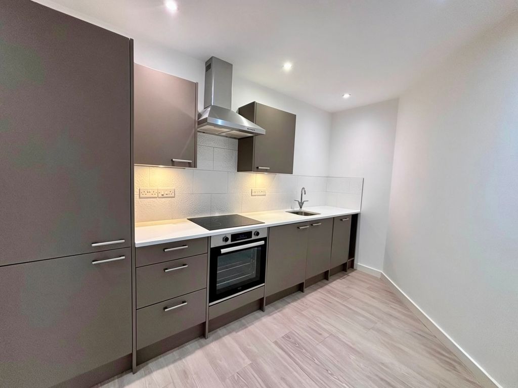 Property photo 2 of 6 8 Pembroke - Kitchen