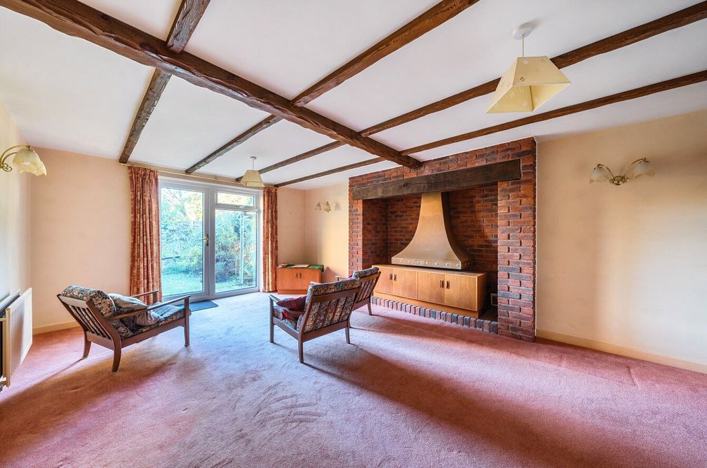 Property photo 3 of 14 Lounge