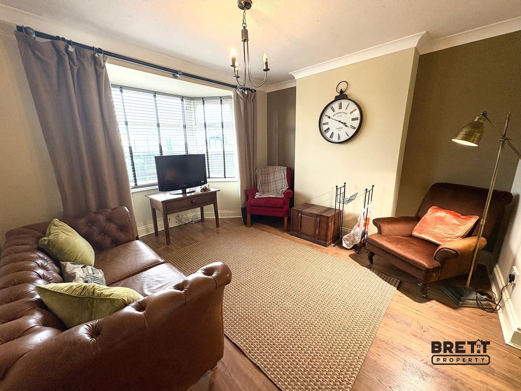Property photo 2 of 12 Living Room