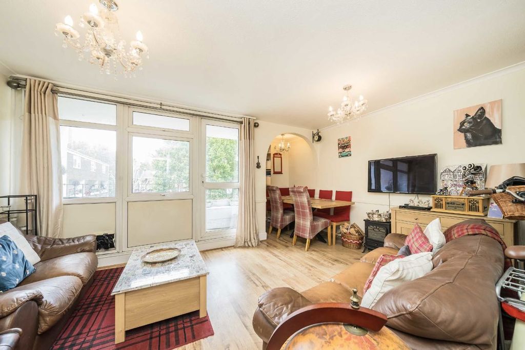 Property photo 2 of 8