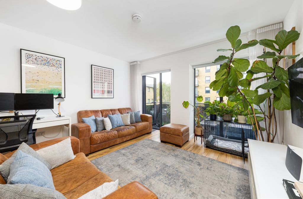 Property photo 1 of 12 George Row 66 Fla...