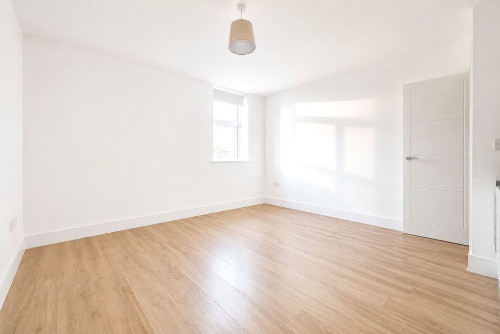 Property photo 3 of 3 Picture No. 02
