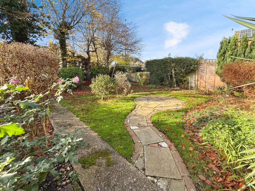 Property photo 2 of 20