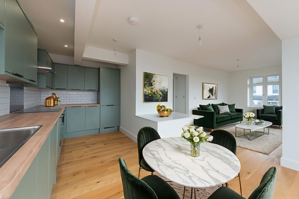 Property photo 2 of 15 Kitchen / Dining Room