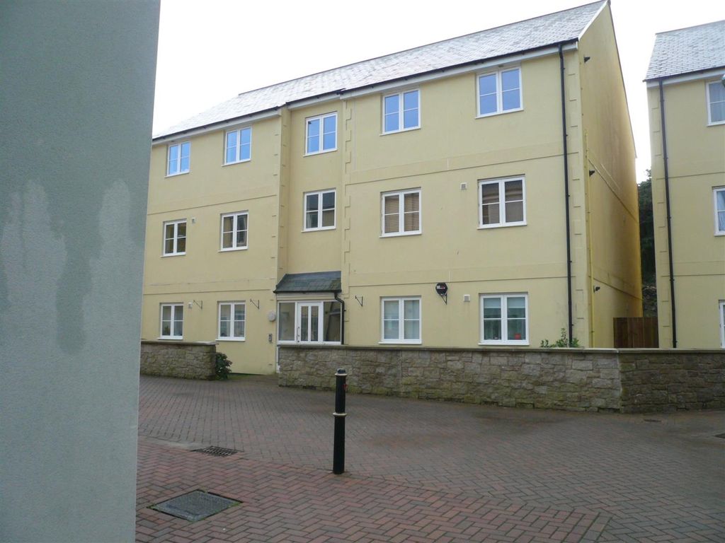 Property photo 1 of 8