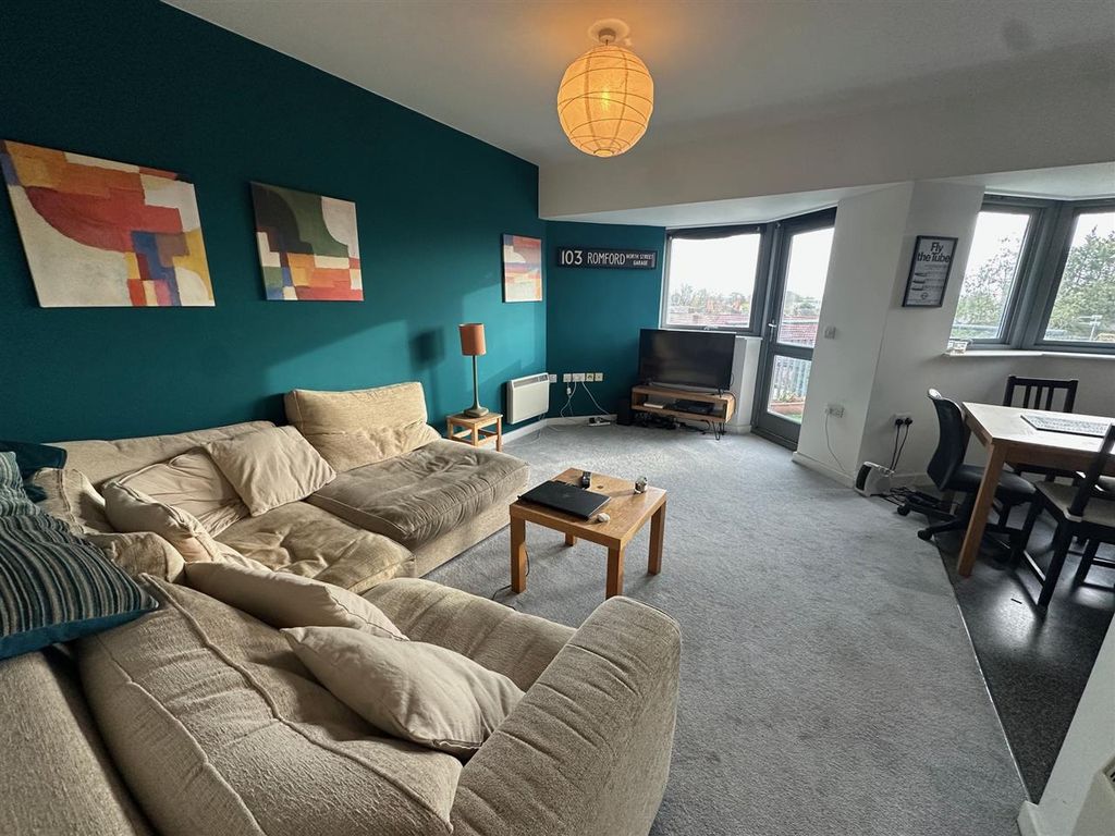 Property photo 2 of 9