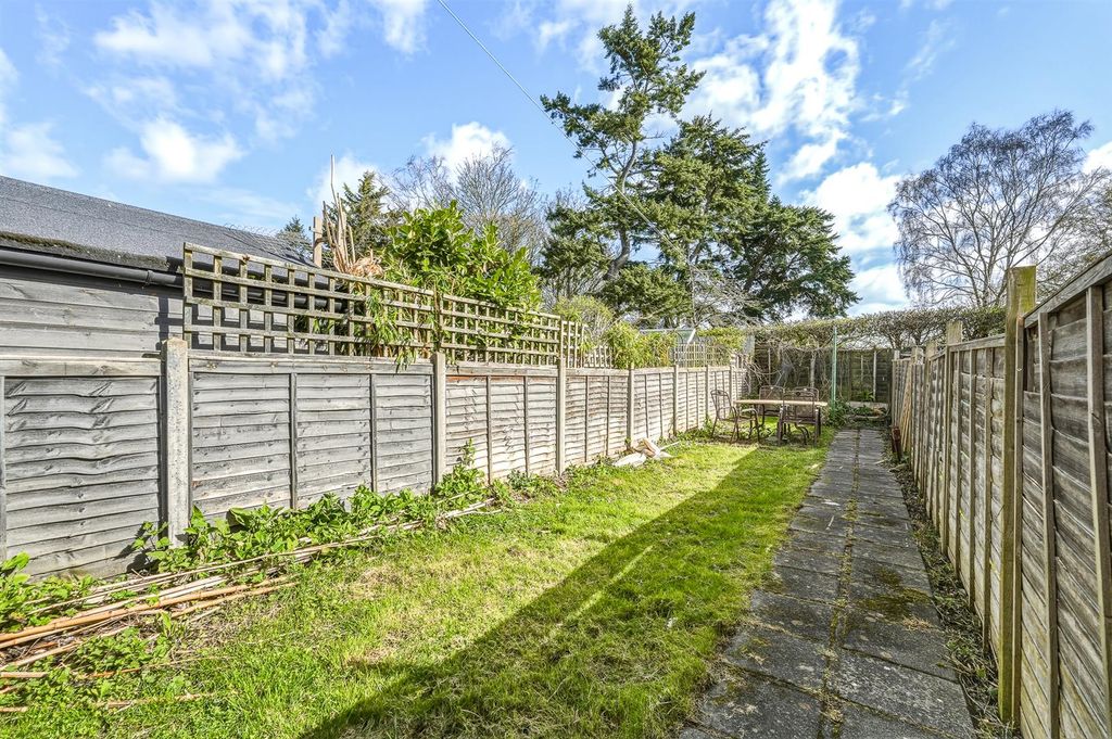 Property photo 2 of 12 Bi-Sected Garden