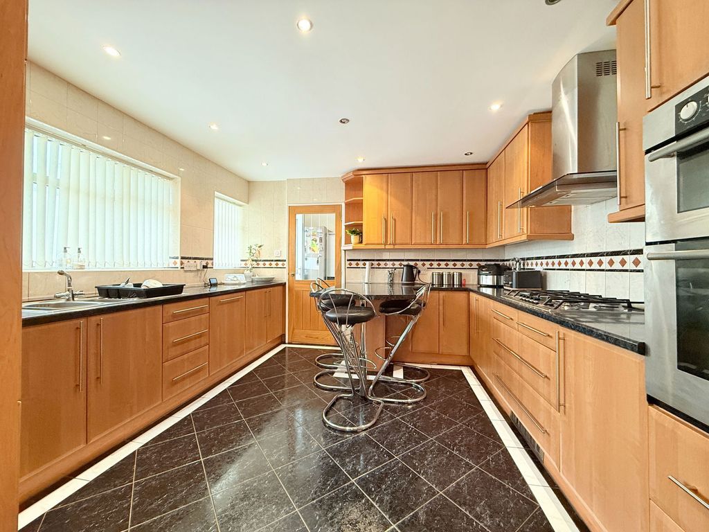 Property photo 3 of 24