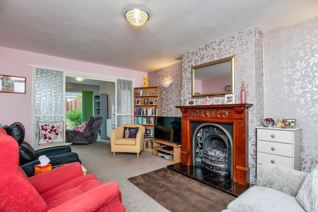 Property photo 2 of 21