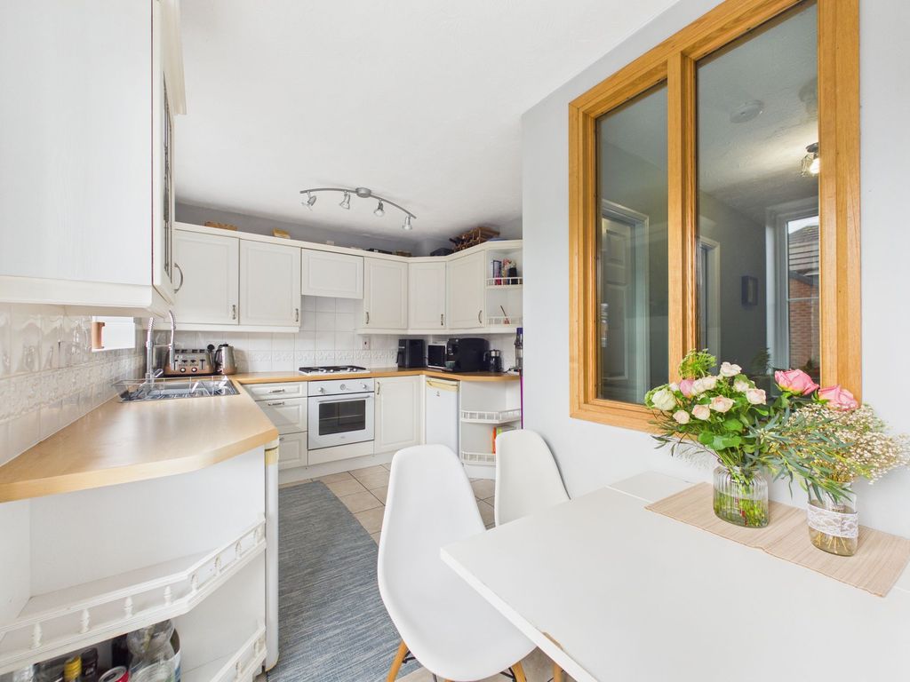 Property photo 2 of 18 Dining Kitchen