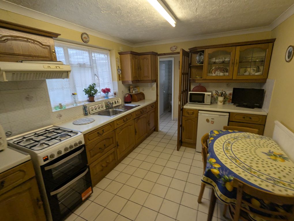 Property photo 2 of 12 Kitchen