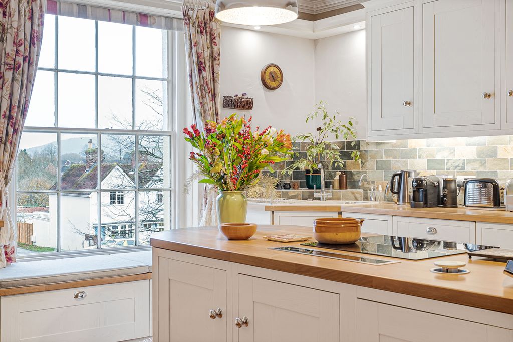 Property photo 3 of 31