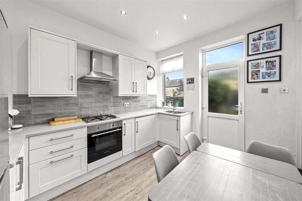 Property photo 3 of 20 Dining Kitchen
