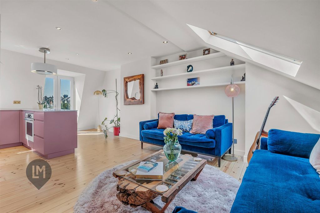 Property photo 1 of 8 Replingham Road