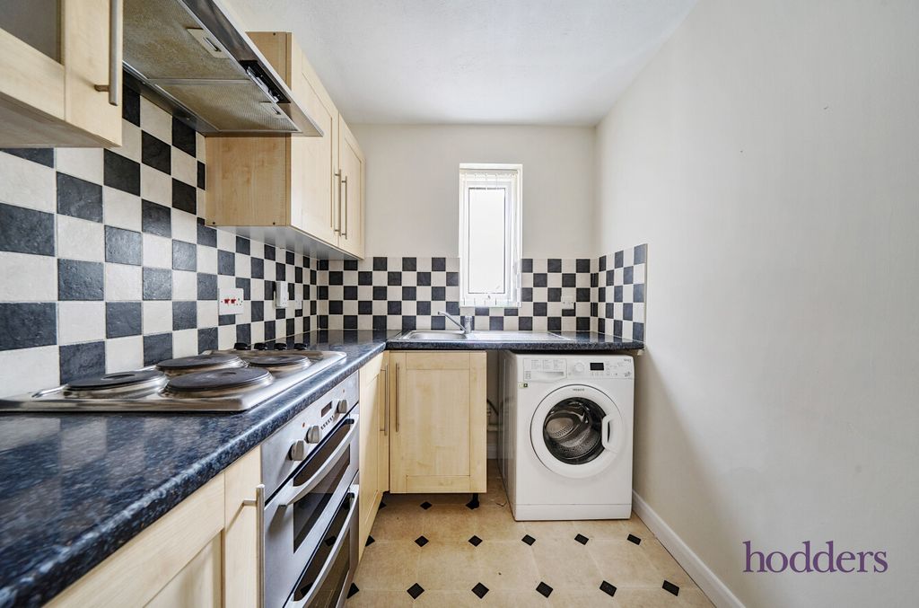 Property photo 3 of 20 77104863-B3Aa-4c0...