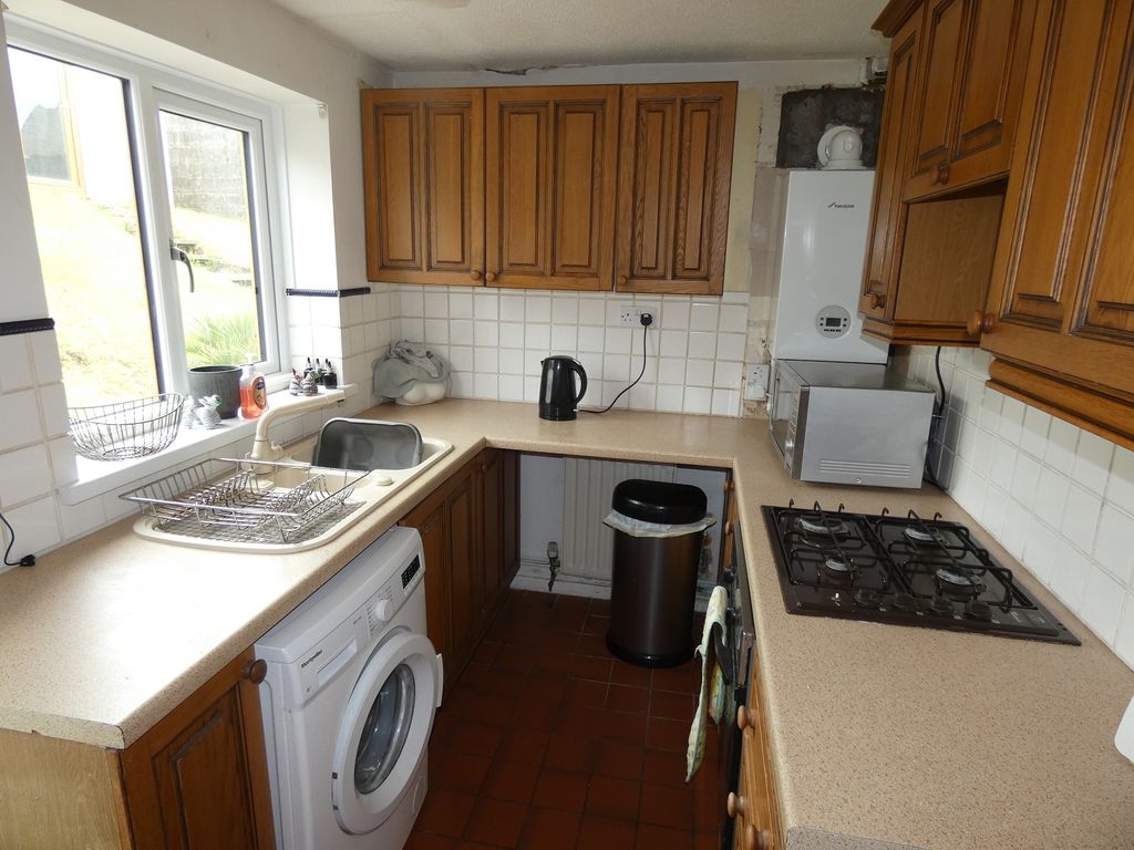 Property photo 3 of 6 Kitchen